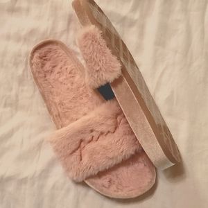 PINK faux fur slides